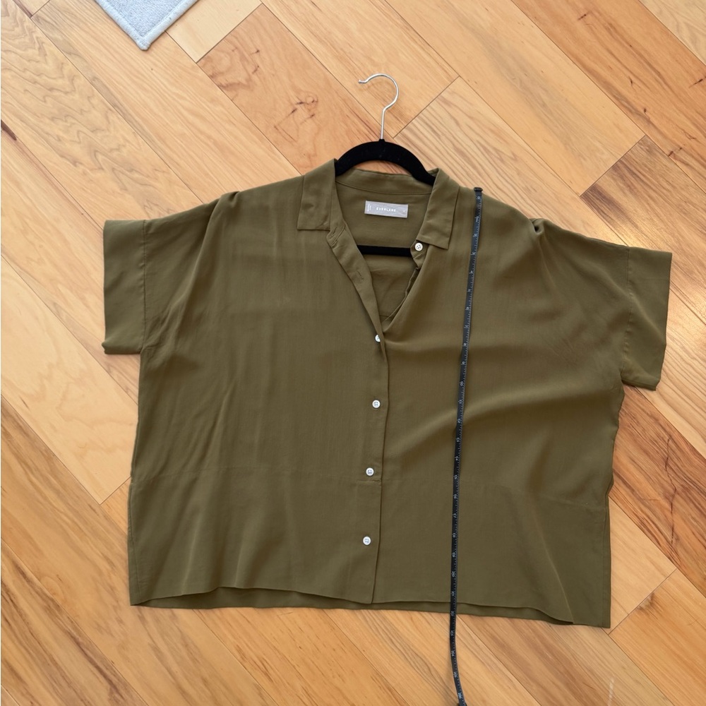 Everlane Women's Boxy Silk Shirt - Picture 8 of 8
